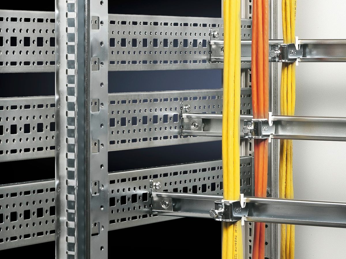 Rittal TS 7091.100 Haltewinkel C-Profil zur Befestigung am horizontalen Profil